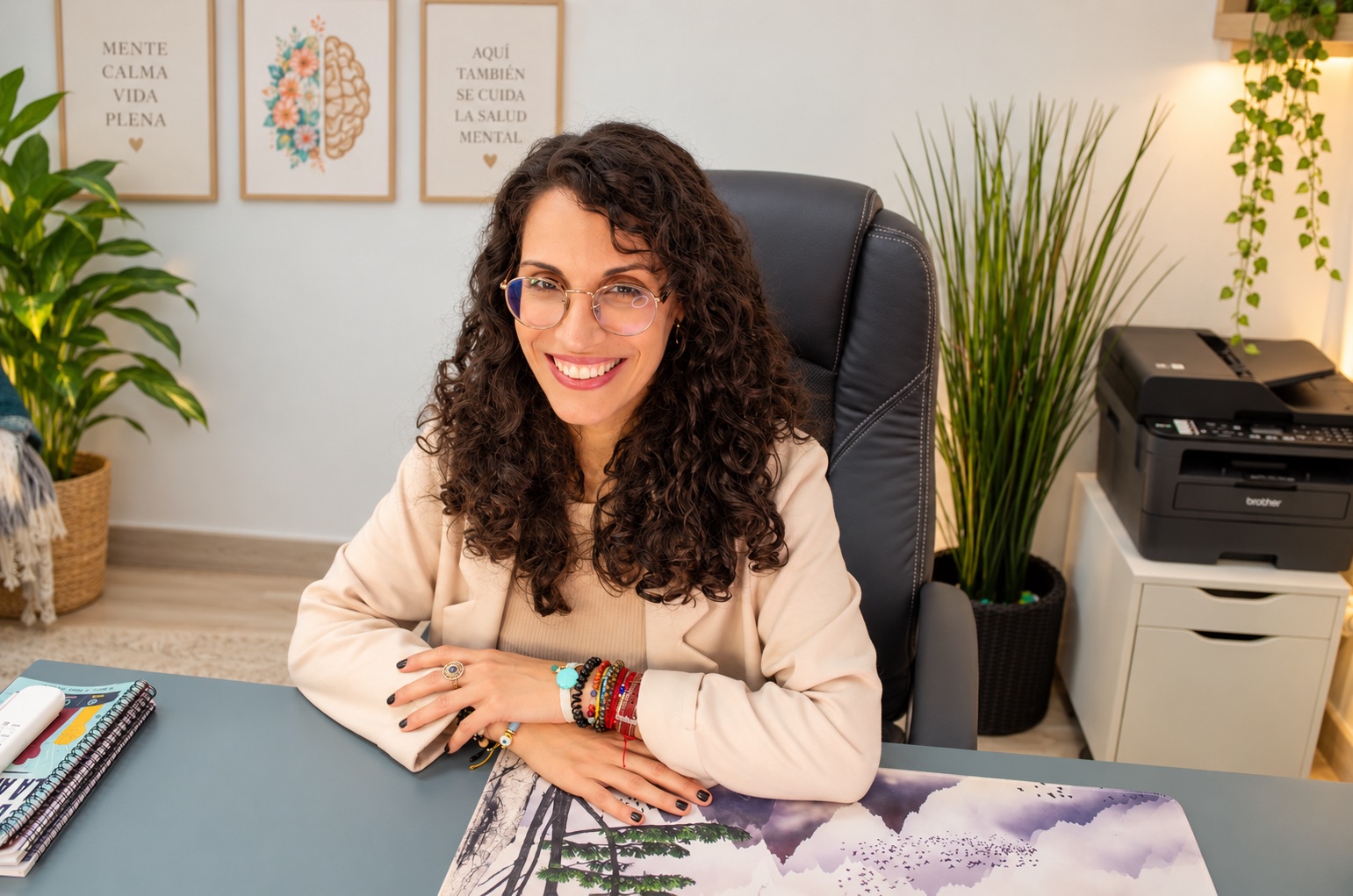 Lorena Navarro, psiquiatra, en la consulta del centro Raquel Calles en Tenerife